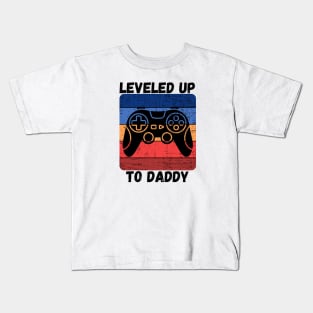 Leveled up to daddy Kids T-Shirt